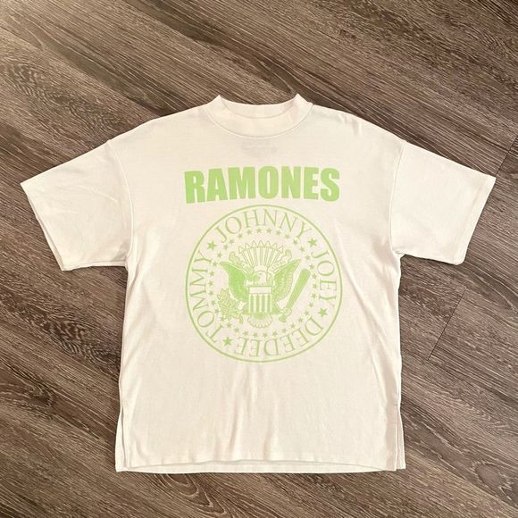 Ramones White Graphic Tee - Picture 1 of 6